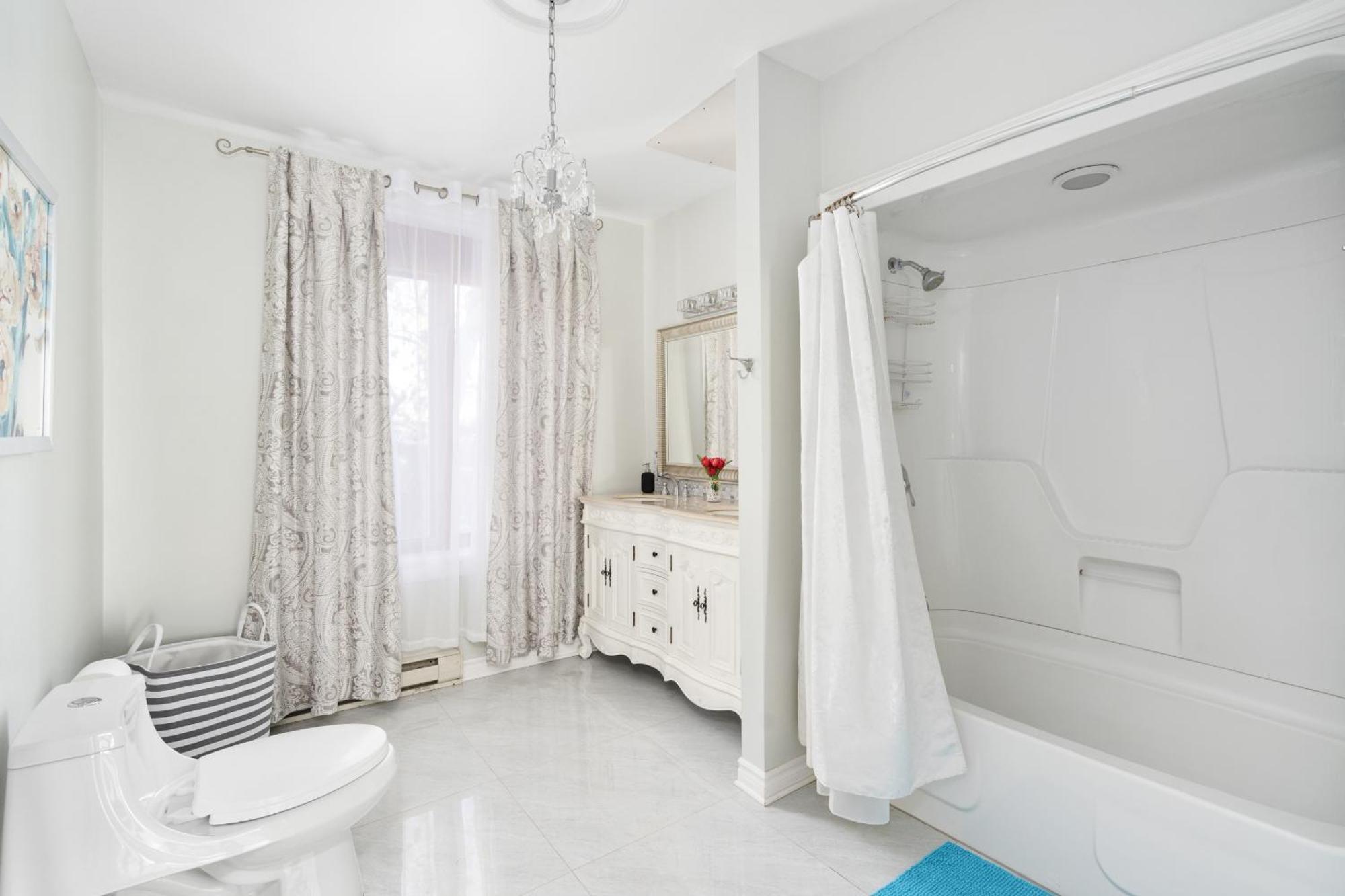 Centennial 6-Bedroom Waterfront Palace Sleeps 14 Монреаль Екстер'єр фото